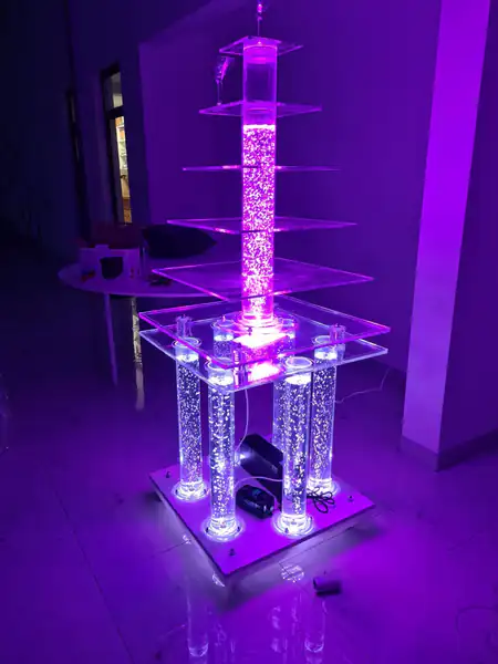 Četvrtasta šampanjac fontana