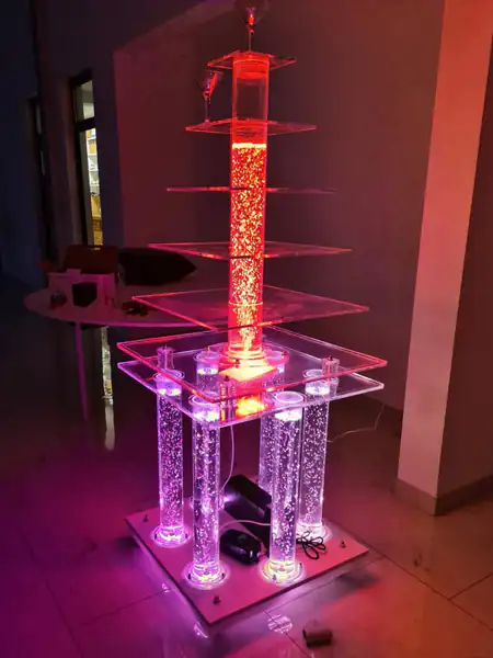 Četvrtasta šampanjac fontana - detalj